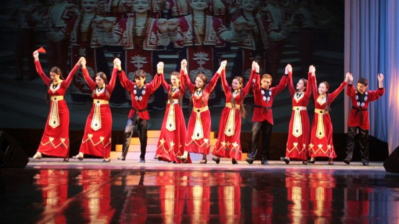 «Песни и танцы народов мира»