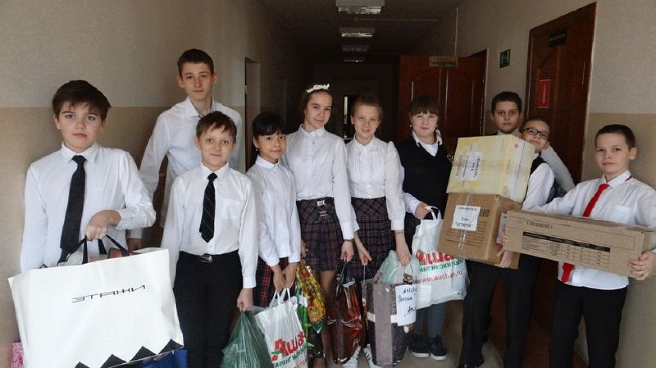 Учащиеся гимназии № 92 собрали посылки солдатам