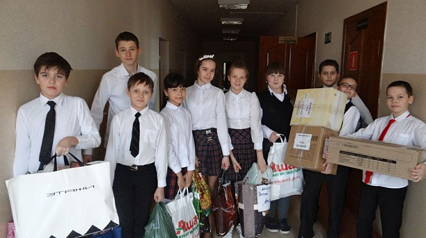 Учащиеся гимназии № 92 собрали посылки солдатам