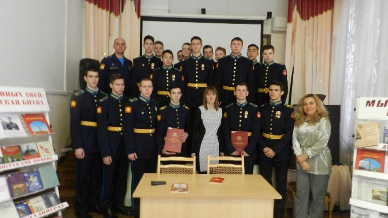 В библиотеке им. Н. А. Некрасова состоялся устный журнал «Знай наших»