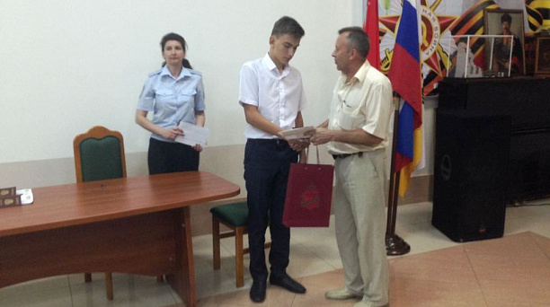 14-летним гражданам Западного округа торжественно вручили паспорта