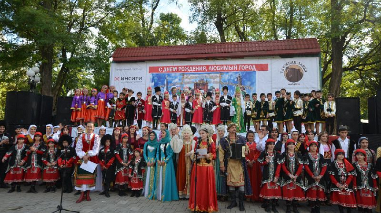 Национально-культурные объединения отметили День города Краснодара, объединившись в традиционном «Хороводе Дружбы».jpg