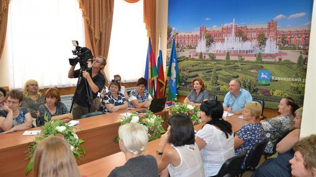 Встреча в рамках социального проекта «Среда, комфортная для всех» прошла в Кавказском районе.jpg