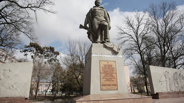 Памятники и обелиски Краснодара приводят в порядок