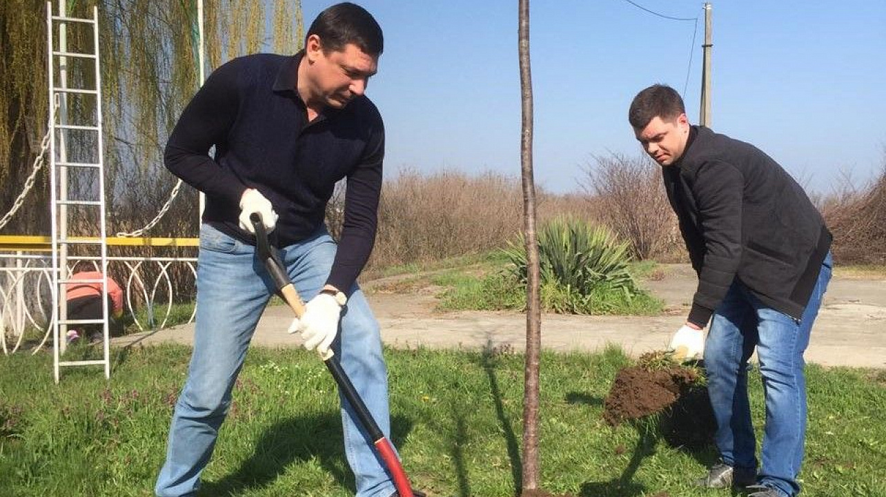 Субботник в лотосах