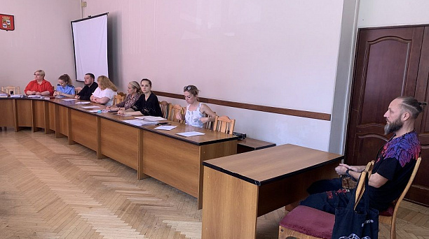 В администрации Западного внутригородского округа состоялось очередное заседание комиссии по делам несовершеннолетних и защите их прав