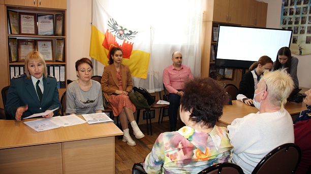 Новые правила уплаты налогов, вакцинация животных и финансовая грамотность – эти вопросы обсудили на информационном занятии для председателей органов ТОС