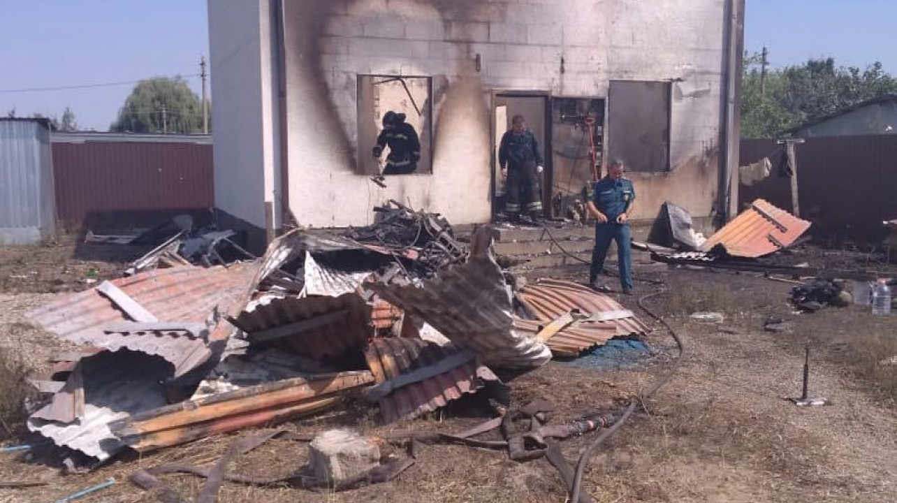 В пригороде Краснодара при пожаре погибли двое детей