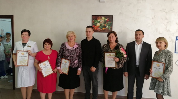 Замглавы Прикубанского округа Роман Бигоцкий поздравил с Днём пожилого человека пенсионеров, проживающих в Геронтологическом центре