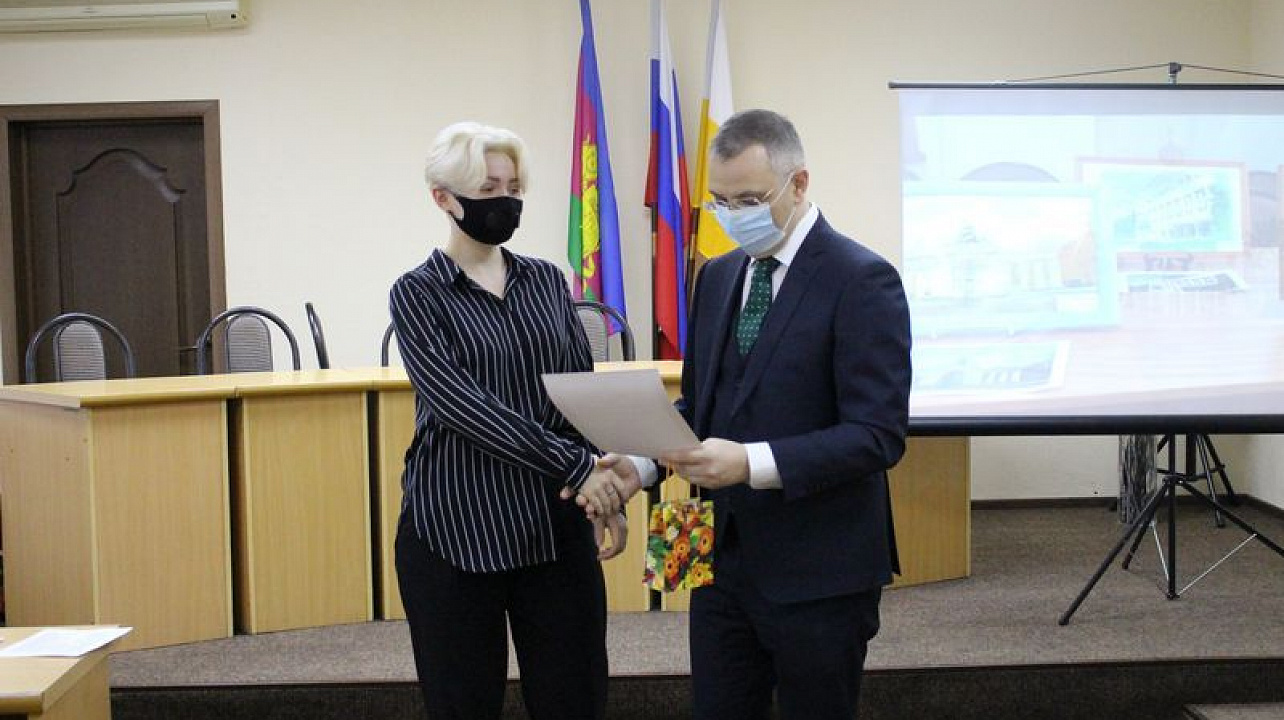 Сегодня в администрации Центрального округа чествовали победителей конкурса рисунков