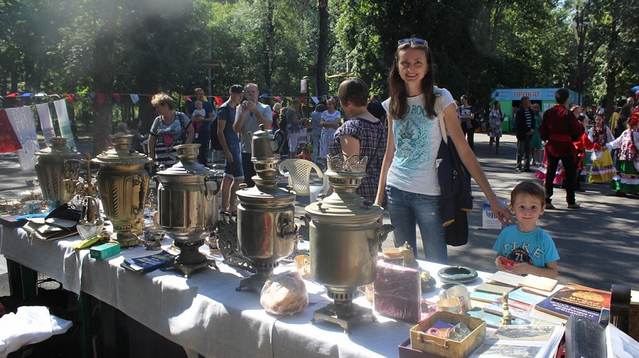 В Чистяковской роще прошел окружной театрализованный праздник, посвященный Дню города