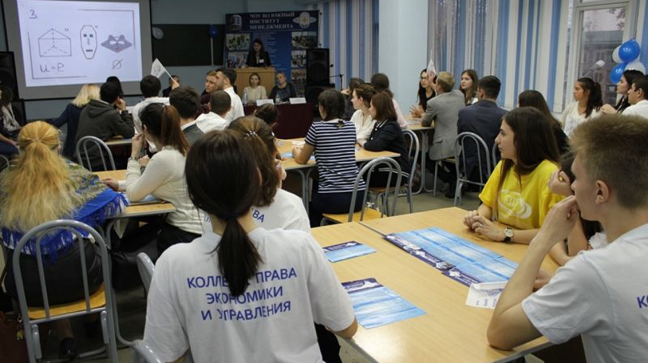 Школьники и студенты профтехучилищ Центрального округа соревновались в знаниях избирательного права