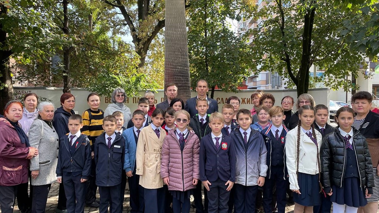 В Прикубанском округе прошли возложения цветов у памятников и захоронений освободителей Кубани к 80-ой годовщине освобождения края от немецко-фашистских захватчиков