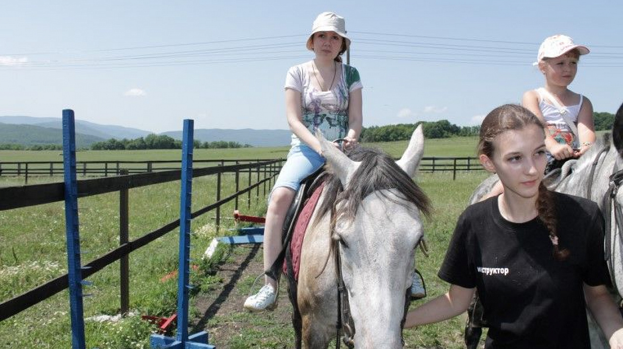 Прокатились верхом общественники «ДОМ»а (3).JPG