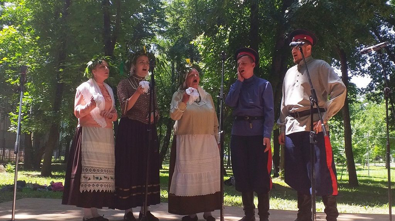 В  парке им. 30-летия Победы прошли мероприятия в рамках фестиваля «Троицкий хоровод» им. Елены Горбун