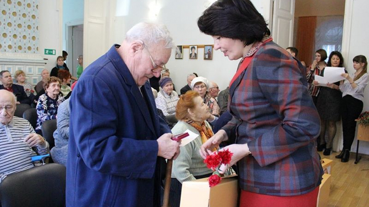 В Центральном округе продолжается торжественное вручение юбилейных медалей