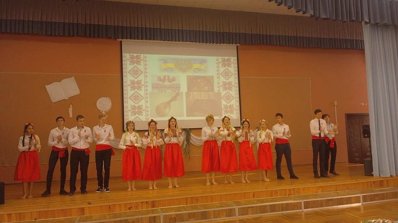 Школьники Западного округа приняли участие в празднике дружбы народов