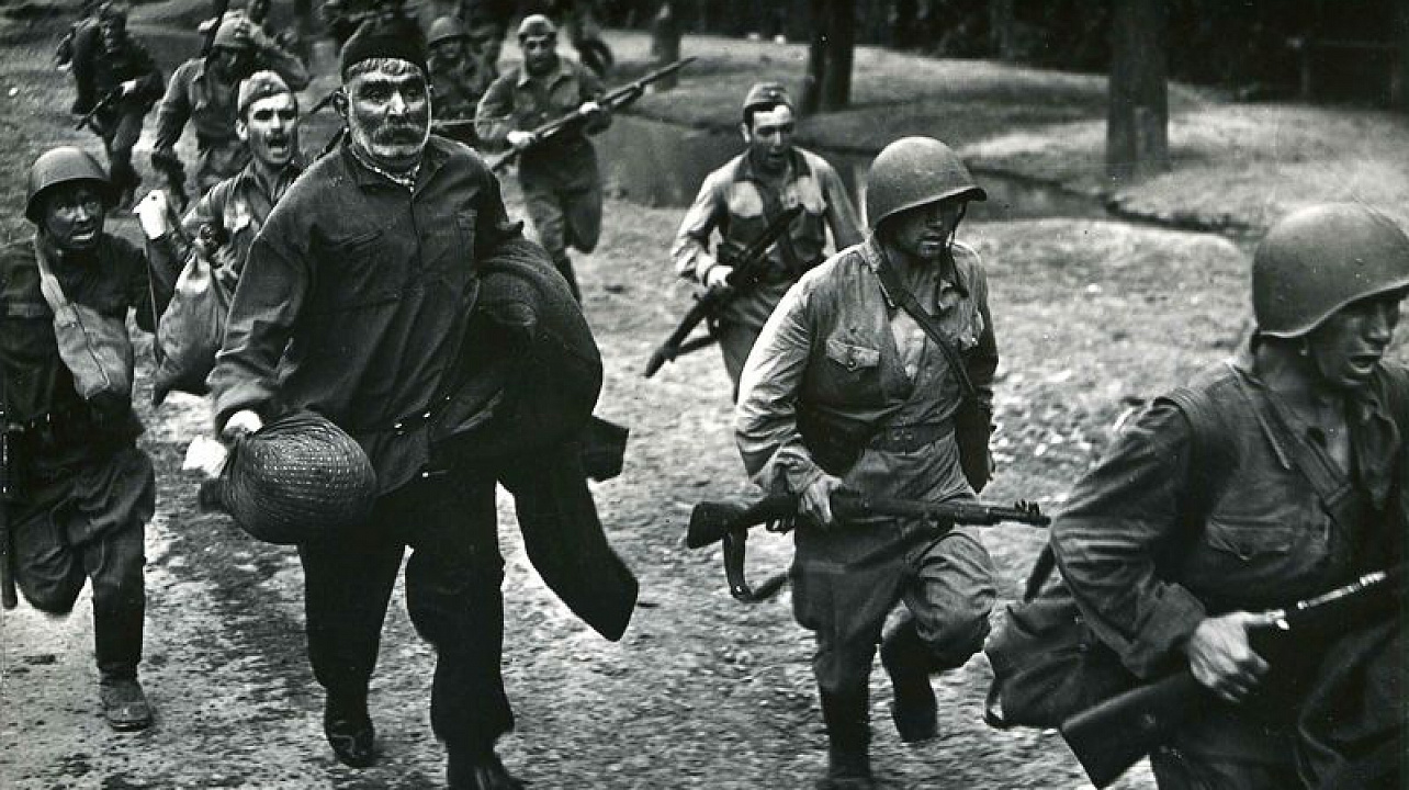 В гимназии № 3 демонстрируют фильмы о войне