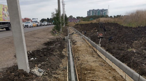 В Краснодаре строят новые тротуары на 20 улицах