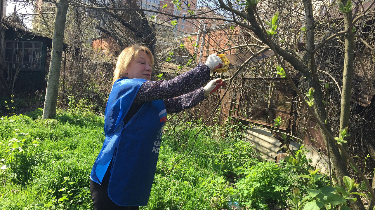 В Западном округе прошел субботник с участием депутатов городской Думы Краснодара