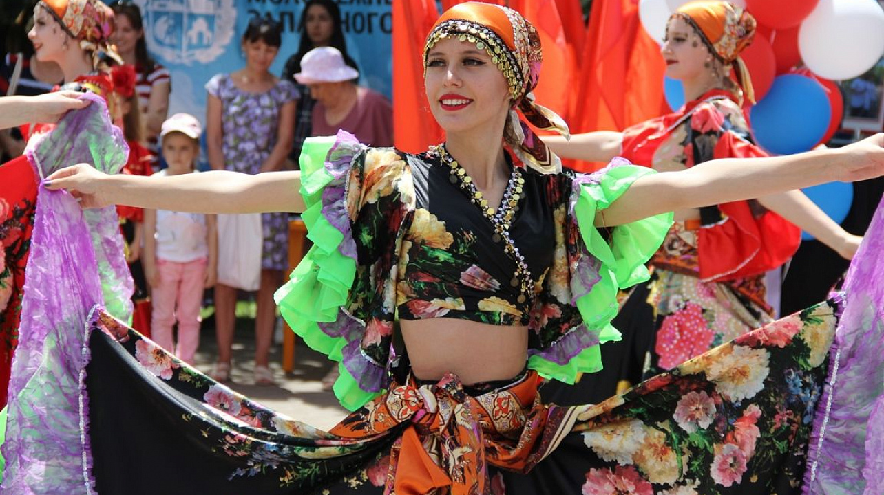 Свой восьмидесятилетний Юбилей Западный округ отметил праздничным мероприятием на Бульваре Платановом