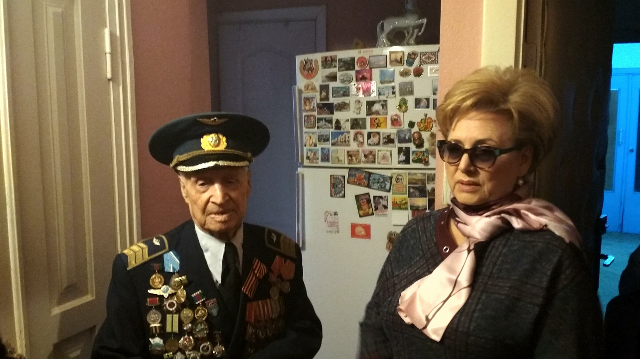 Ветерана Великой Отечественной войны поздравили с Днем воинской славы