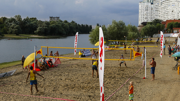 В Краснодаре открыт спортивный пляж с бассейнами для купания