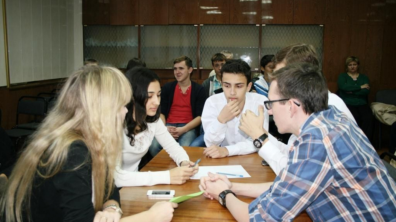 В Прикубанском округе прошел первый этап городских соревнований по брейн-рингу   в области избирательного права и избирательного процесса