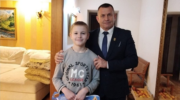 Благодаря акции «Елка желаний» дети продолжают получать заветные подарки