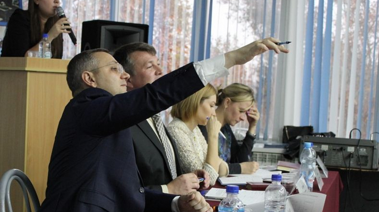 Школьники и студенты профтехучилищ Центрального округа соревновались в знаниях избирательного права