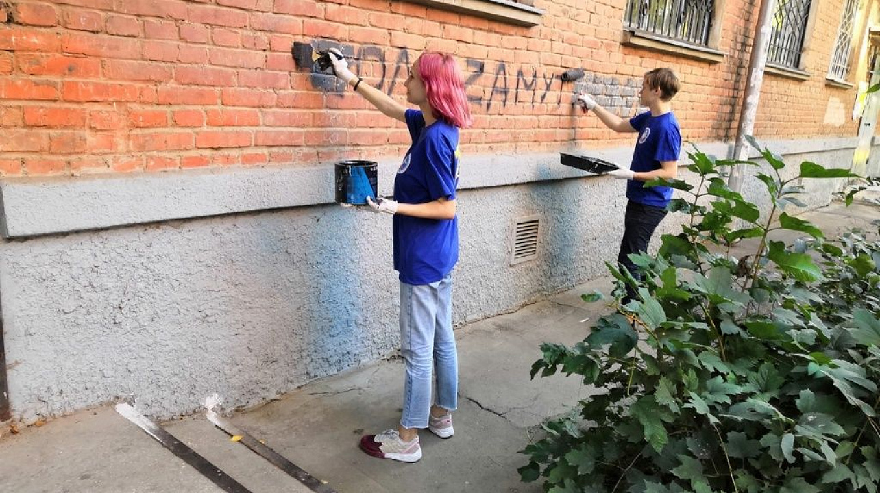 Молодежный Совет Западного округа провел акцию по устранению надписей о продаже наркотиков