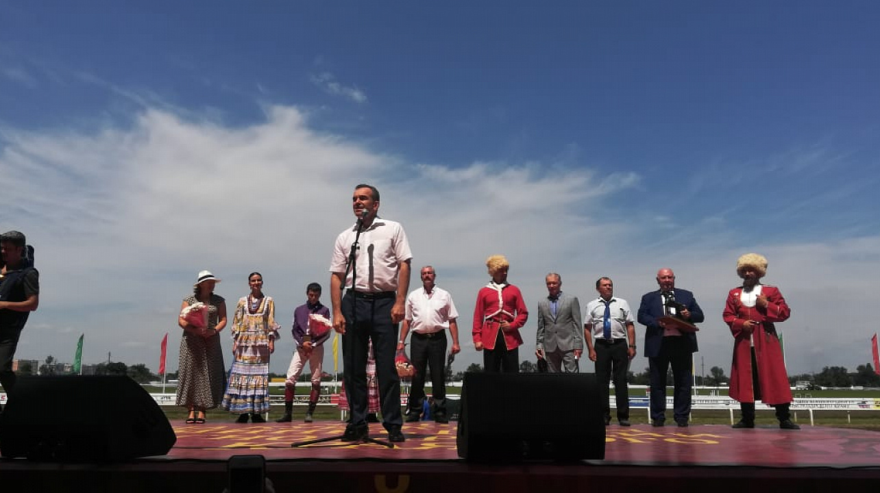 Жительница Прикубанского округа Ольга Садовец в числе победителей конкурса дамских шляпок