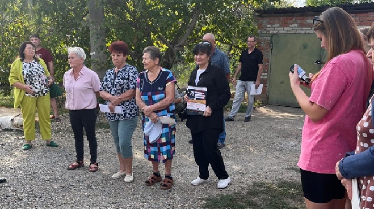 Сотрудники администрации Берёзовского сельского округа провели встречу с жителями улицы Звёздной в посёлке Колосистом 