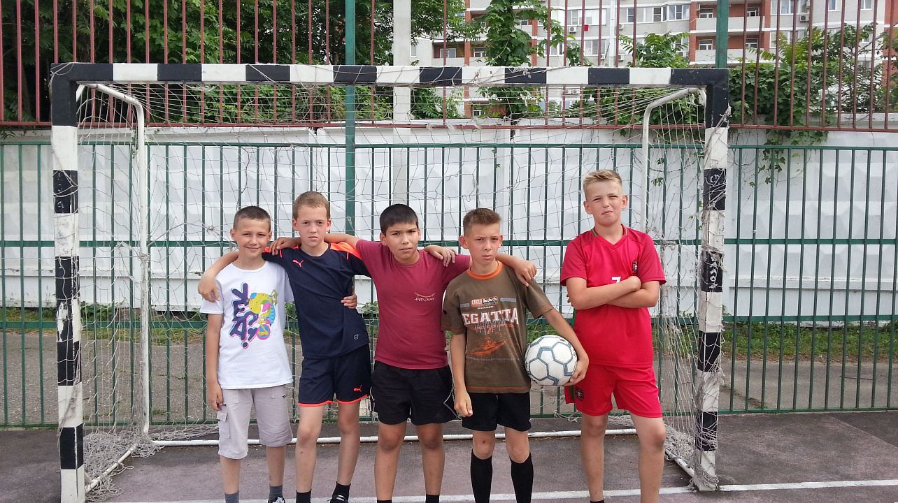 В Западном округе продолжает работу вечерняя спортивная площадка