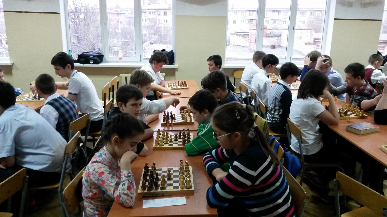 В лицее Западного округа прошли окружные соревнования по шахматам «Белая ладья»