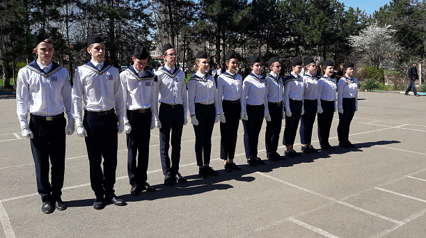 В гимназии Западного округа прошел окружной этап смотра-конкурса «Статен, строен, уважения достоин»