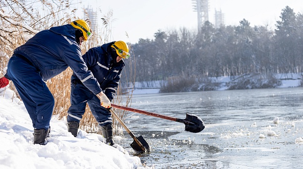 Спасатели Краснодара патрулируют городские водоёмы и предупреждают горожан об опасности выхода на тонкий лёд 