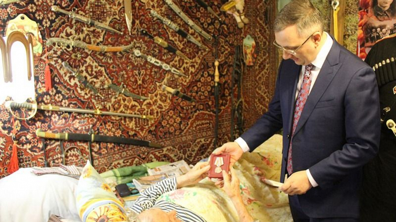 Сегодня освободителю Краснодара Виталию Михайловичу Басию вручили медаль «75 лет Победы в Великой Отечественной войне 1941-1945 гг.»