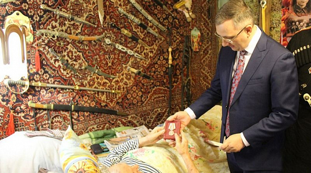 Сегодня освободителю Краснодара Виталию Михайловичу Басию вручили медаль «75 лет Победы в Великой Отечественной войне 1941-1945 гг.»