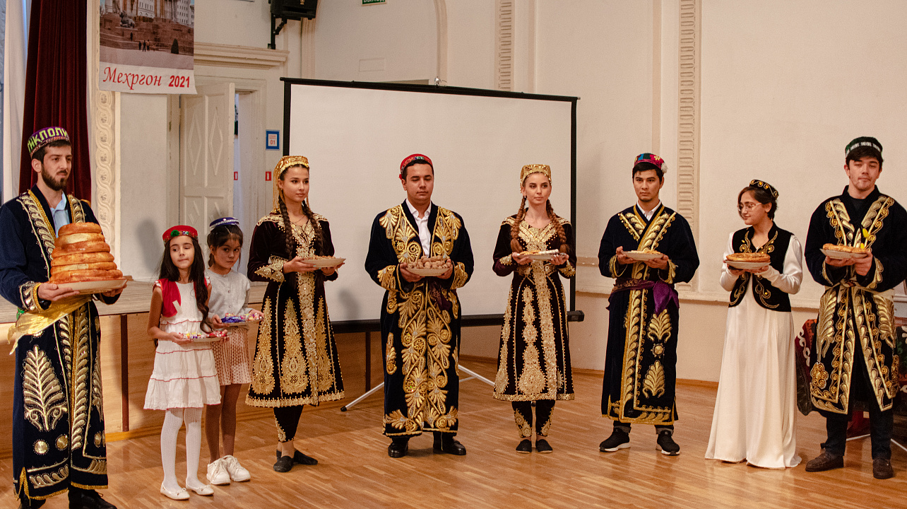 Таджики Краснодара отметили национальный праздник «Мехргон» (Урожай) (5).jpg