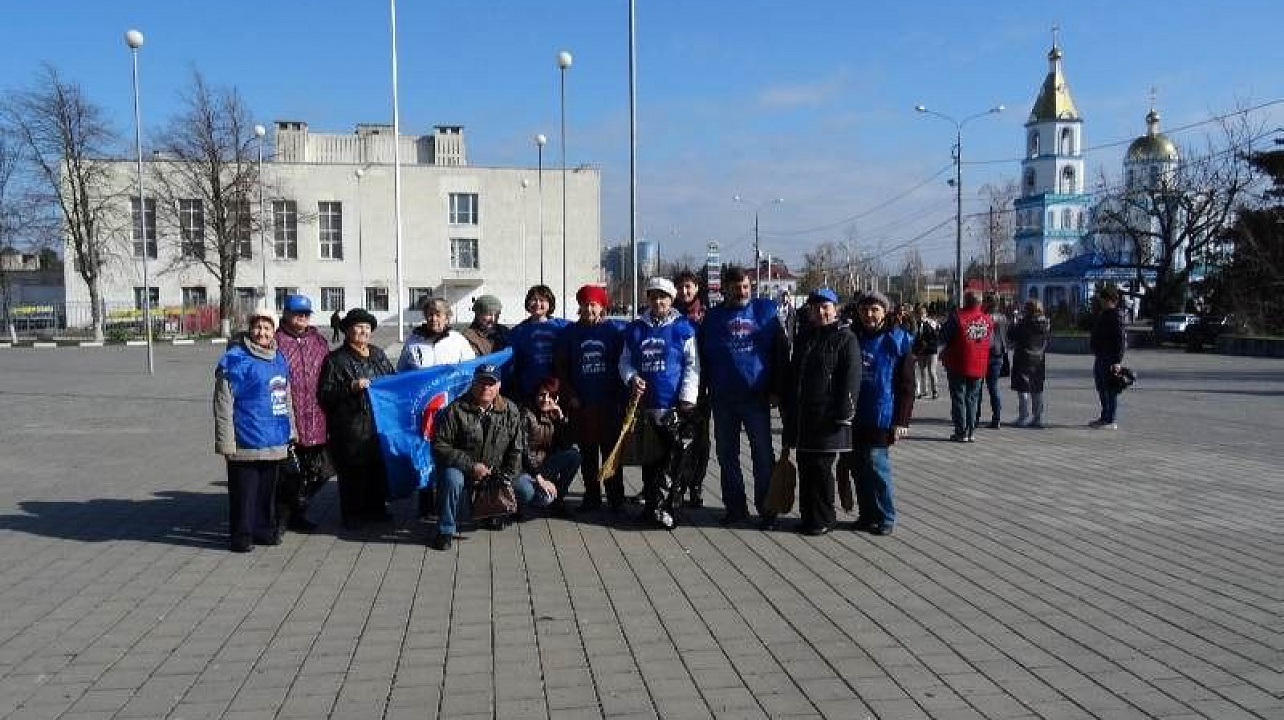 Союз пенсионеров России провел субботник на улице Стасова.jpg