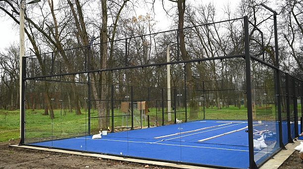 Евгений Наумов проверил ход строительства первого в Краснодаре стадиона для пляжных видов спорта и корта для падел-тенниса