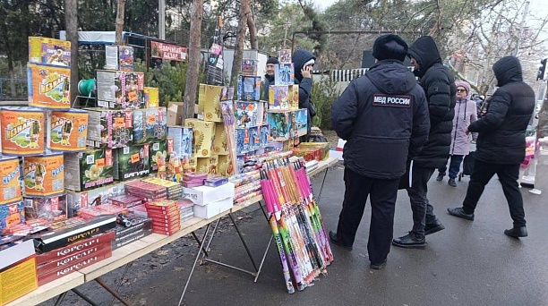 Более 140 фактов незаконной торговли пиротехникой пресекли с 16 декабря в Краснодаре