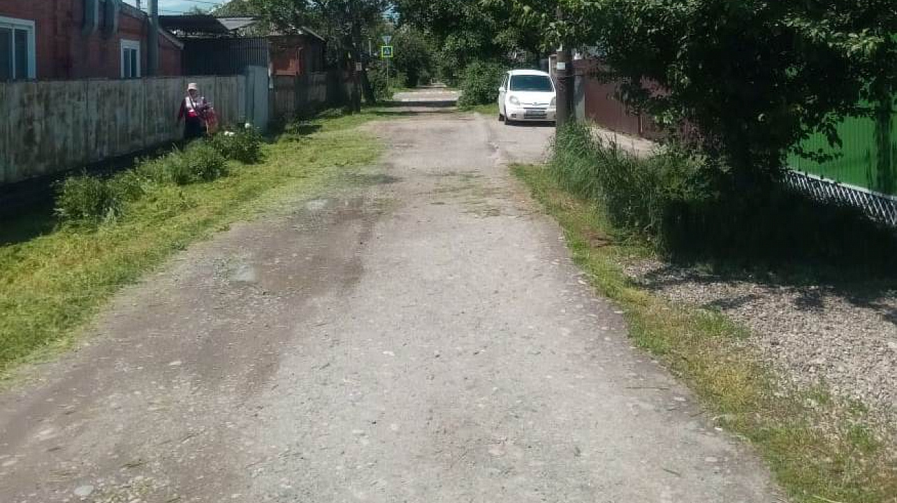 В Прикубанском округе начался покос сорной травы
