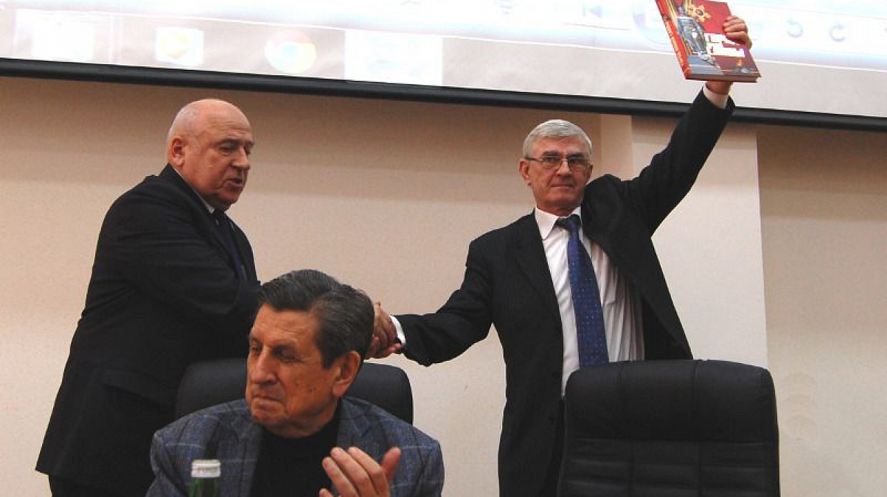 В КубГУ прошел круглый стол с участием городской организации ветеранов.jpg