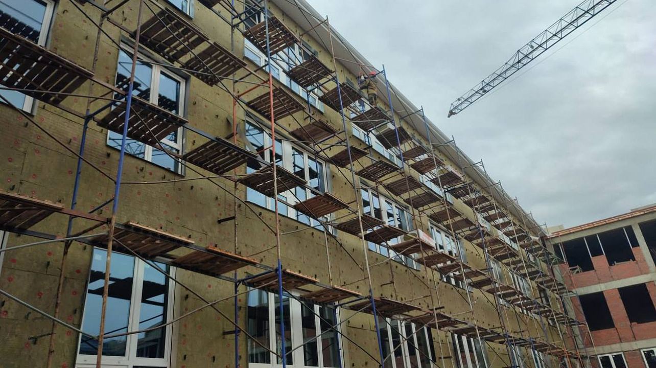 Школа на 1500 мест в пос. Российском Краснодара готова на 42%