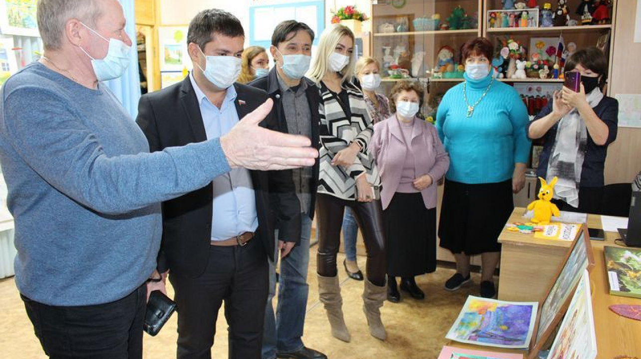 В территориальных центрах будут проходить выставки работ детских школ искусств