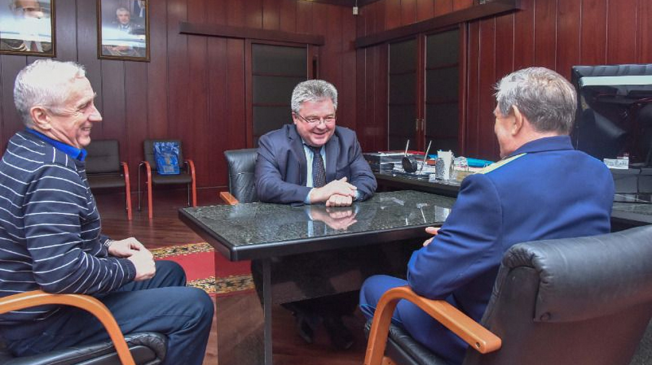 Боевое братство провело встречу краснодарских курсантов с Героем Советского Союза Г.П. Хаустовым.jpg