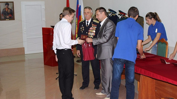 Школьники Центрального округа получили свои первые паспорта