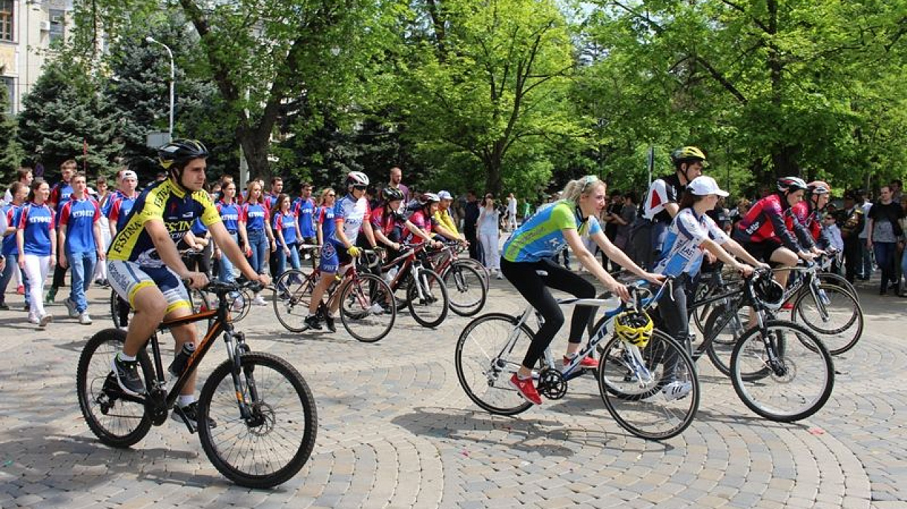 Жители Центрального округа приняли участие в первомайском шествии